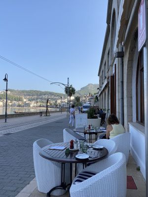 Outdoor seating  at Hotel Esplendido in Mallorca