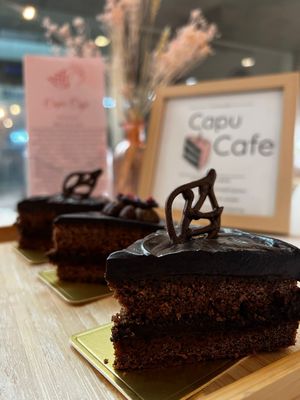 Vegan organic gluten free cake at Capu Cafe in Mortsel