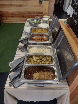 Buffet options (seitan today) at Cinco Cozinha Portuguesa e Vegetariana in Lisbon