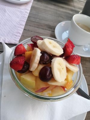 Veganer Kokosmilchreis mit Obstsalat at Café Rudowitz in Wurzburg