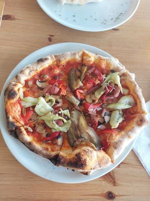 Vegan foccacia + tomatensaus (dus pizza) at Leo's Beach Bar in Fuerteventura