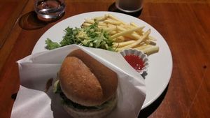 Avocado burger at Matsuontoko Cafe in Kyoto
