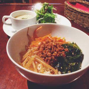 Vegan bibimbap lunch set at Matsuontoko Cafe in Kyoto