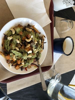 Main dish with green curry sauce at Andy's Kitchen in Lyon