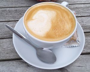 Entkoffeinierter Cappucino mit Hafermilch at Café Leo  in Oberasbach