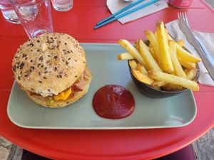 Bacon cheeseburger  at BICEPS VEGGIE in Barbizon