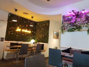 Restaurant at Los Andenes Vegan - Puerta de Toledo in Madrid