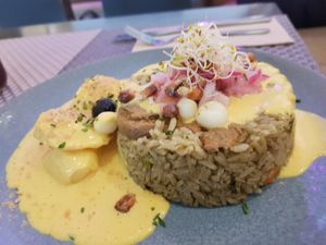 Fried rice with seitán chicken and potatoes at Los Andenes Vegan - Puerta de Toledo in Madrid