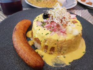 Fried rice with "meat" and fried banana at Los Andenes Vegan - Puerta de Toledo in Madrid