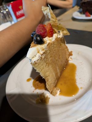 Tres leches cakes at Los Andenes Vegan - Puerta de Toledo in Madrid