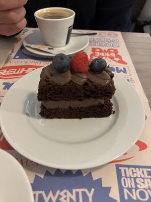 Chocolate cake  at Los Andenes Vegan - Puerta de Toledo in Madrid