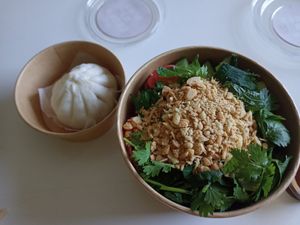New udon salad at Knees to Chin in Louvain-la-neuve