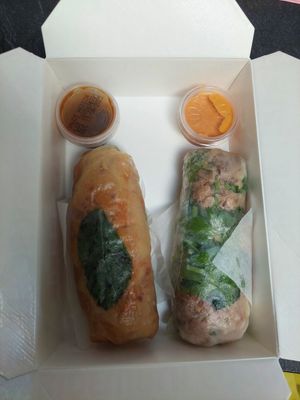  at Knees to Chin in Louvain-la-neuve