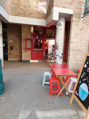  at Knees to Chin in Louvain-la-neuve