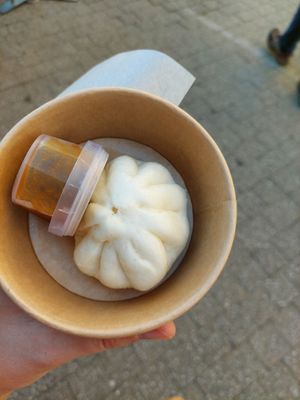  at Knees to Chin in Louvain-la-neuve