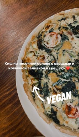 VEGAN Kish loren on tofu base with cherry tomatoes, bell pepper and spinach.  at Unex Coffee in Alanya