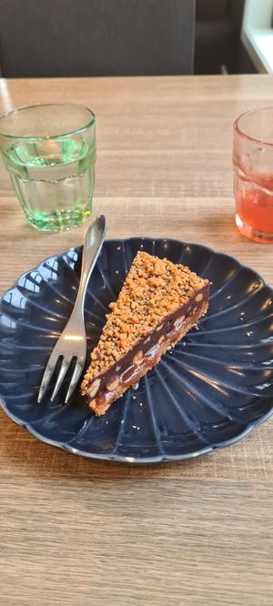 Peanut-Chocolate-Caramel-Cake at Tilstede mat og mer in Kristiansand