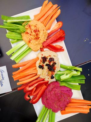 Tris if Hummus: chickpeas, beetroot and sweet potato at VEGandVEG Gastroartesanía in Fuenteheridos