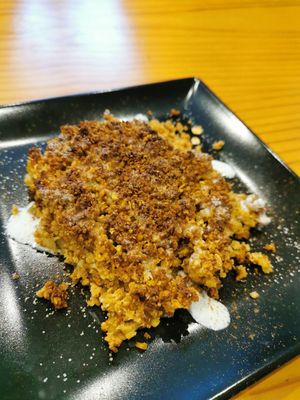 Vegan apple crumble at VEGandVEG Gastroartesanía in Fuenteheridos