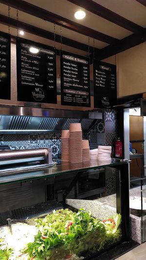 Die Speisekarte und Bedienungstheke at Il Vegano in Aachen