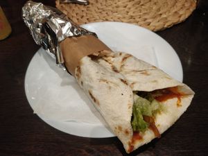 Lahmachun with falafel (9.50 €) at Il Vegano in Aachen