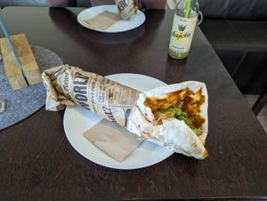 Lahmacun mit Vöner at Il Vegano in Aachen