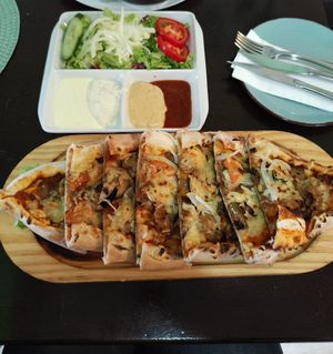 Pide with döner at Il Vegano in Aachen