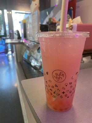 Rose hibiscus peach tea with strawberry boba   at Highlight_mz in Mainz