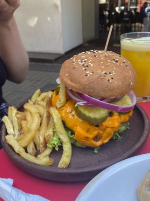 Hamburguesa porota  at Fuente Rica Rica - Plaza Ñunoa in Santiago