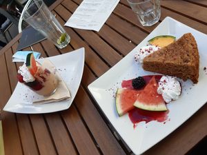 Mousse au chocolat und carrot cake at Velo Heilbronn in Heilbronn