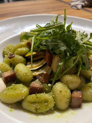 Gnocchi in Basilikumpesto, Confit Byaldi, Räuchertofu, Aioli   at Velo Heilbronn in Heilbronn