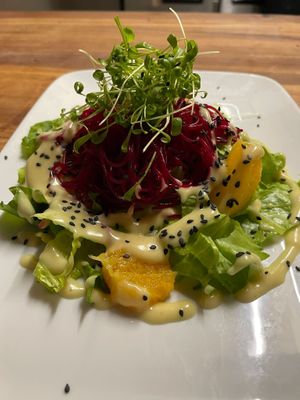 Salat mit Rote-Beete Vermicelli, Orange, Senfcreme und Sesam   at Velo Heilbronn in Heilbronn