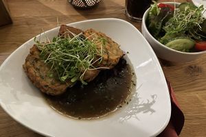 Saitanmedaillon mit Semmelknödeln und Rotkraut  at Velo Heilbronn in Heilbronn
