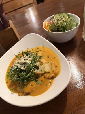 Tofu-Ricotta-Canneloni mit Kürbissoße  at Velo Heilbronn in Heilbronn