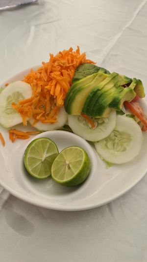 Ensalada mixta at Sazon Del Muya in Trujillo