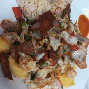 Rice with sauté cabbage and soy meat at Sazon Del Muya in Trujillo