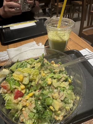 Earth bowl and kale and apple juicee  at Chopped Salad Day - 横浜みなとみらい店 Minatominari in Yokohama