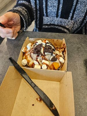 Campfire s'mores at Cinnaholic in Mesa