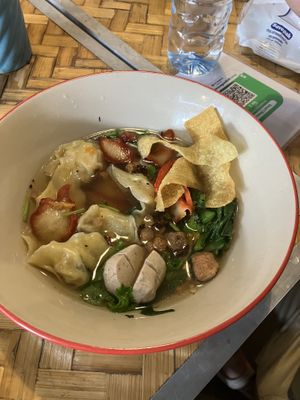 Cantonese wontons with red pork   at Jay Hom Chan - ร้านอาหารเจหอมจันทร์ลำปาง in Lampang