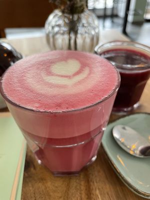Beetroot latte   at Tulpe & Toast in Cologne