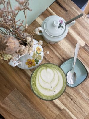 Matcha oatly   at Tulpe & Toast in Cologne