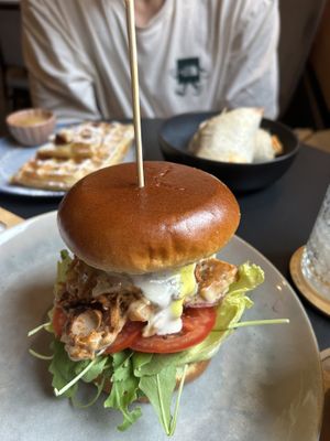 Frühstücksburger, Waffel & Burrito   at Pure Food in Nuremberg