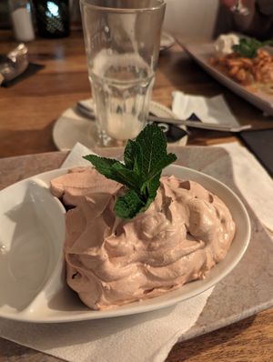 the chocolate mousse was huge but didn't taste like much at Den Bosduin in Kalmthout