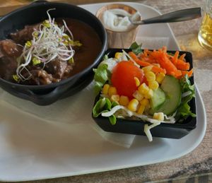 Frietje stoof’vlees’, de vegan versie. Dat was even geleden voor mij. :-) at Den Bosduin in Kalmthout