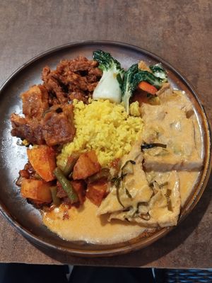 For a reference, the price for this plate was 13,05€ at Gembira in Maastricht