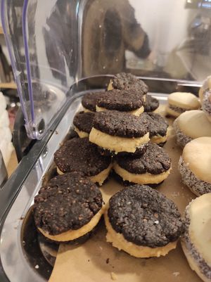 Vegan alfajores at Mestizo Cafe in Valencia