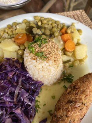 Comida vegana 🥦🌱MARAVILHOSA!! Amo este lugar! I’m in love with this vegan food! Really tasty.. made with ❤️  at Vegano Carioca in Armacao Dos Buzios