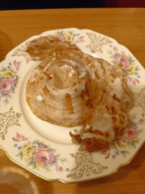 Cinnamon rolls at Snug - The Comfort Cafe in Rome