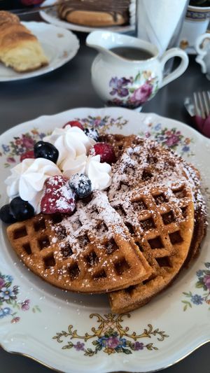 Waffle frutti di bosco, panna e sciroppo d'acero at Snug - The Comfort Cafe in Rome