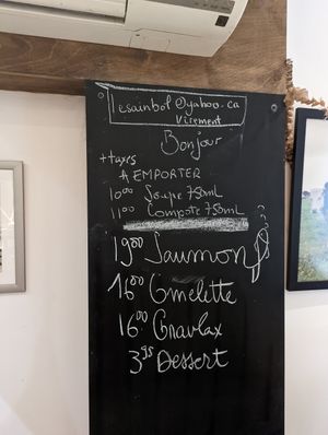 Daily menu, vegan options available at Le Sain Bol in Montreal